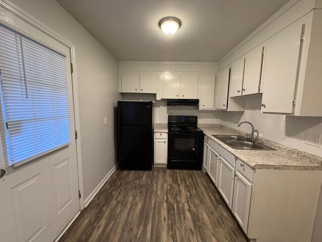 Building Photo - 406 Russell Pkwy