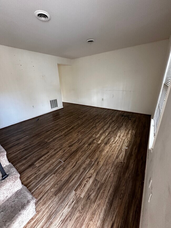 Foto del edificio - 930 Banks Rd