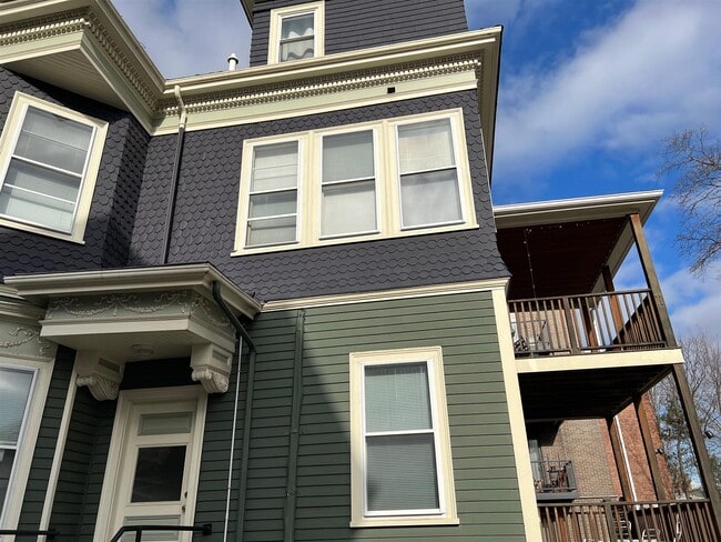 Building Photo - 25 Highland Ave