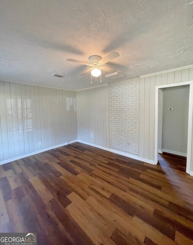 Foto del edificio - 135 Love St