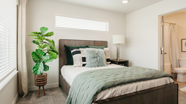 Building Photo - Railrunner Townhomes