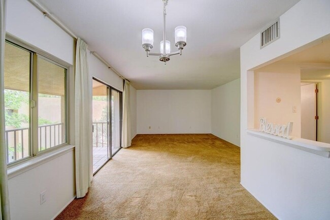Foto del edificio - 931 Country Club Dr SE