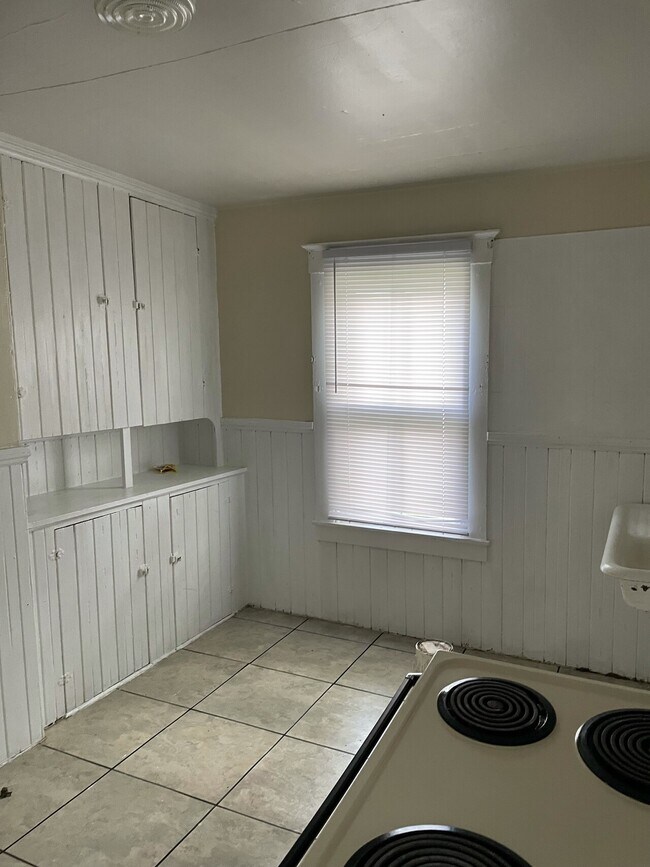 Foto del edificio - 408 Pleasant St