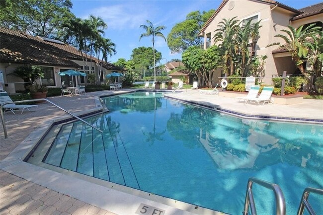 Foto del edificio - 4481 W McNab Rd