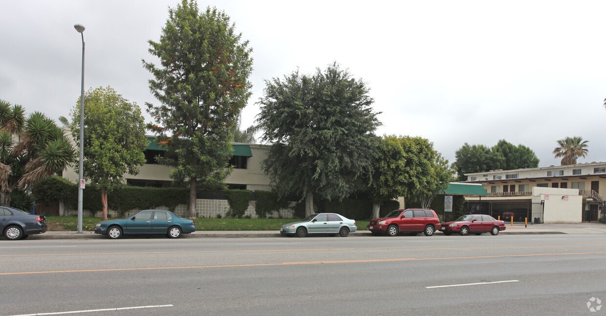 Building Photo - 4444 Woodman Ave