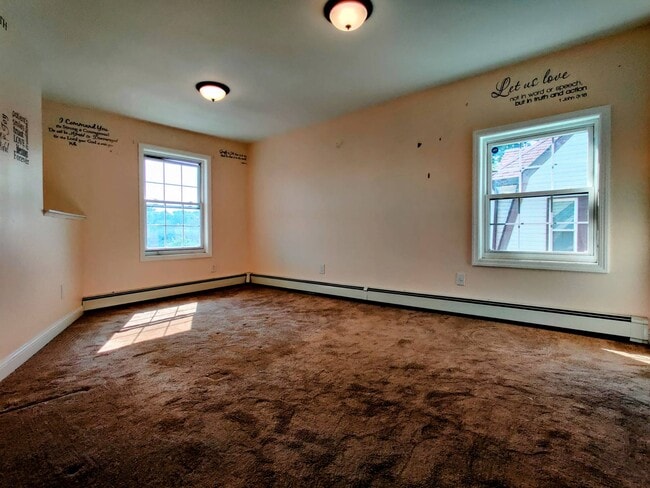 Building Photo - 160 McLean Ave
