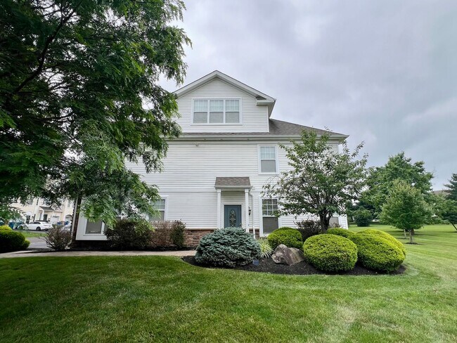 Foto del edificio - Stunning 3-Bedroom Townhome with Loft in W...