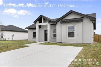 Building Photo - 1709 Hope Dr