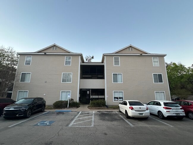 Building Photo - 3800 SW 20th Ave
