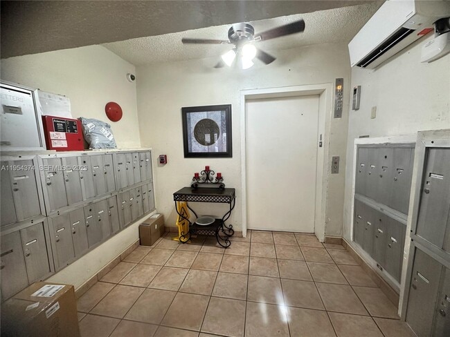 Foto del edificio - 6880 Abbott Ave