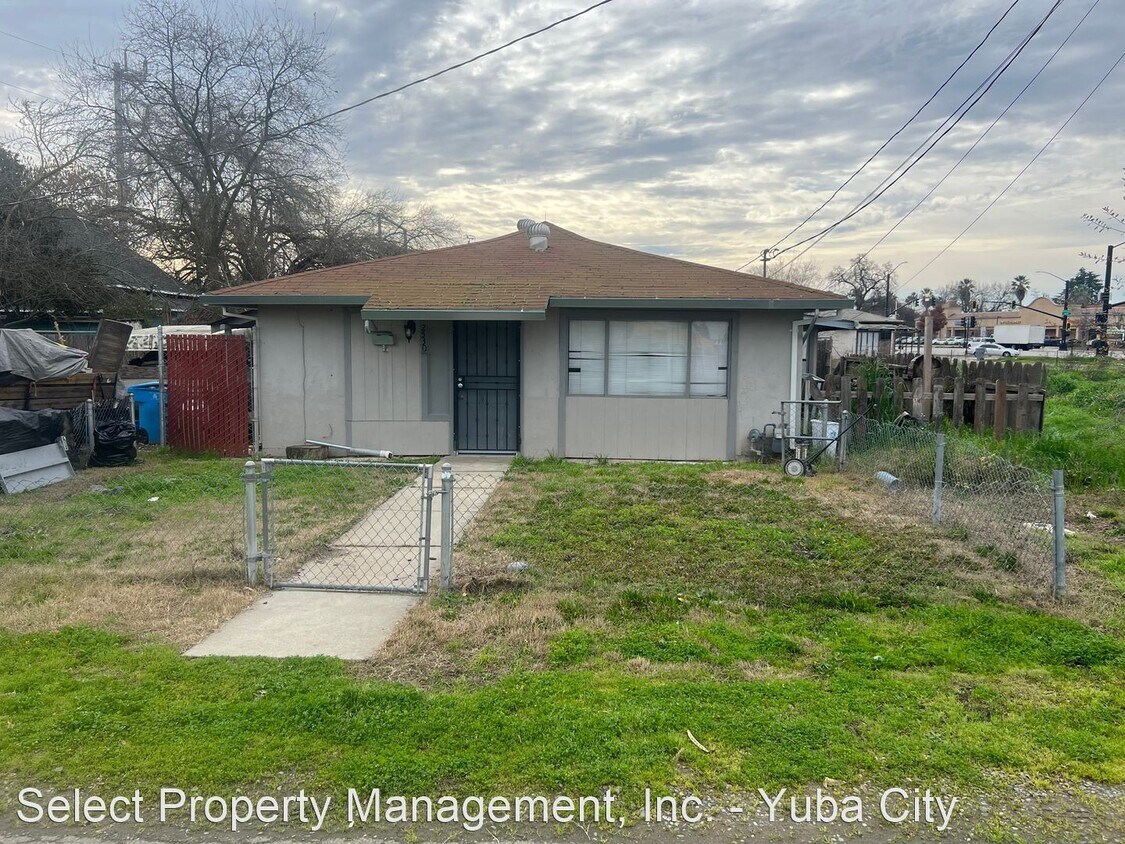 2 br, 1 bath House 2530 Ivy Street House Rental in Live Oak, CA