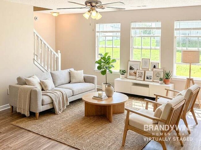 Building Photo - 6202 Hickory Ln Cir