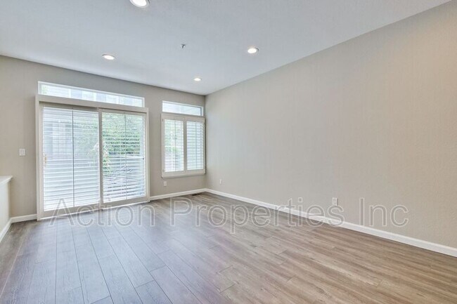 Building Photo - 505 Porpoise Bay Terrace