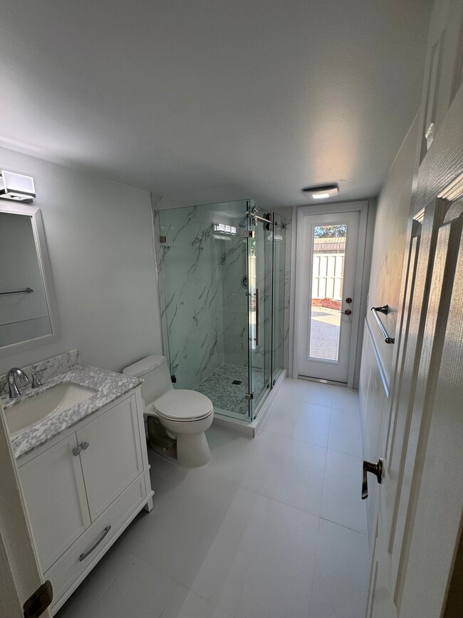 baño luminoso - 5604 Eagle Lake Dr