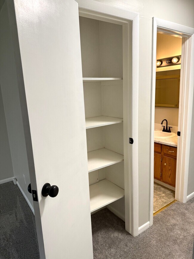 Foto del edificio - 1600 Lockbridge Dr