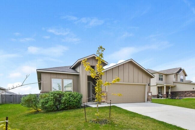 Building Photo - Spacious 3/2 + flex room.  One Story. Clos...