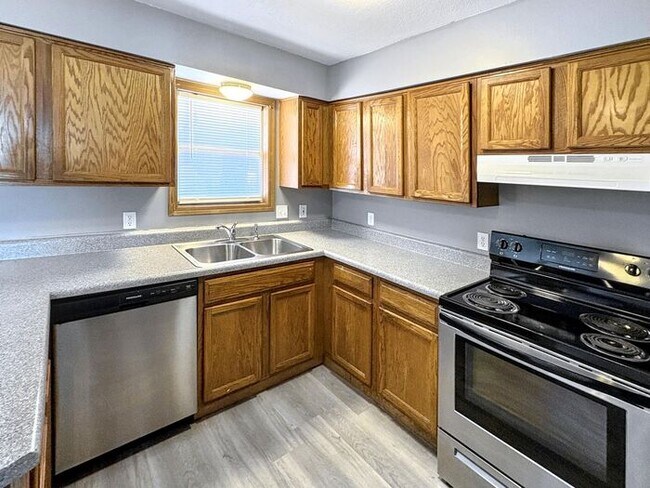 Foto del edificio - Spacious 4-Bedroom Home in a Prime Locatio...