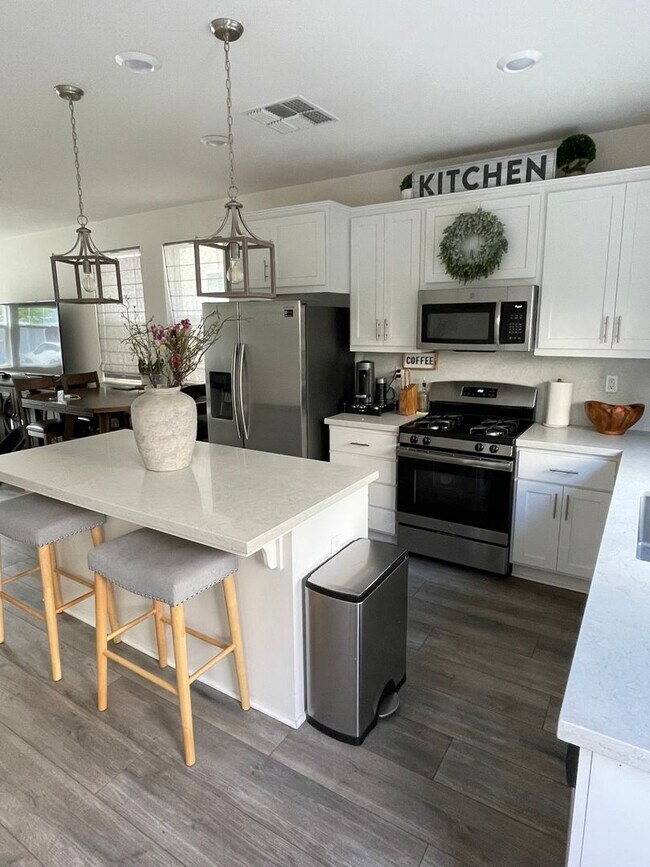 Foto del edificio - Beautiful 3 Bedroom 2.5 Bath Home for Rent...