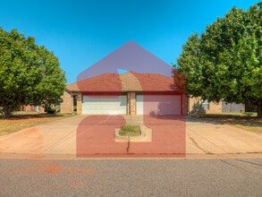 Building Photo - 2707 Silvertree Dr