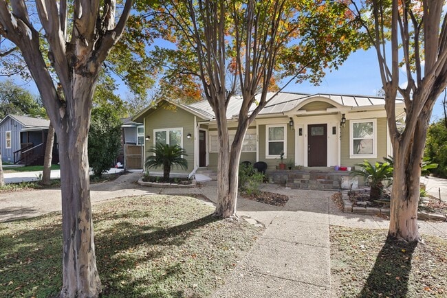 Building Photo - 2 Bedroom/2.5 Bath Mahncke Park Subdivision