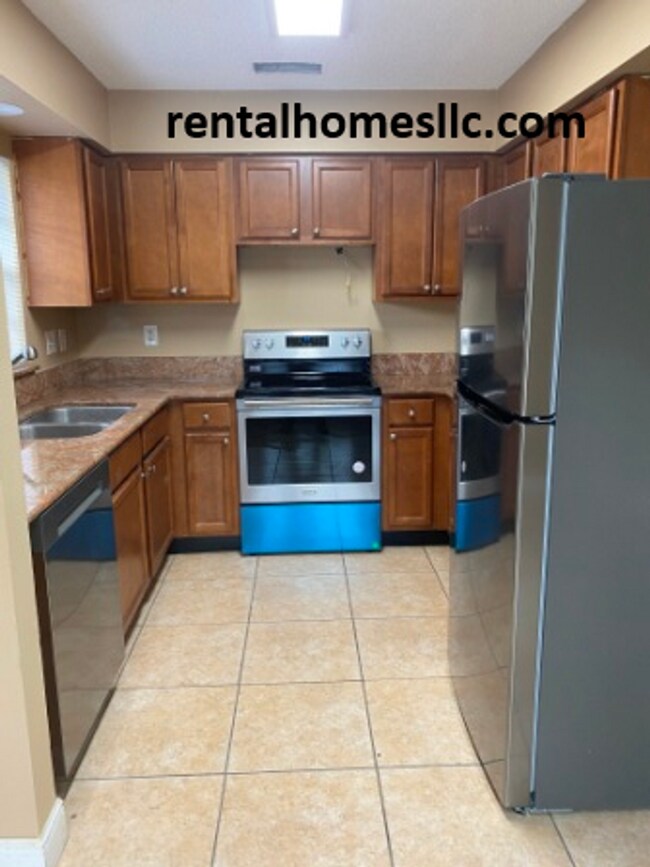 Foto del edificio - Three Bedroom Home, Walking Distance to Ne...