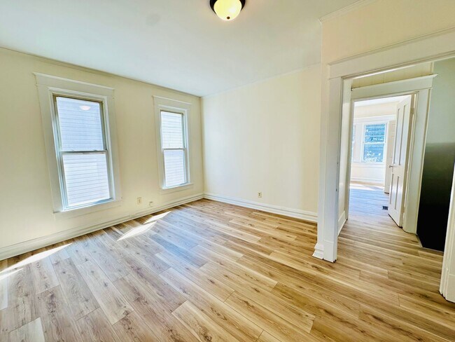 Foto del edificio - 621 E Burnett Ave