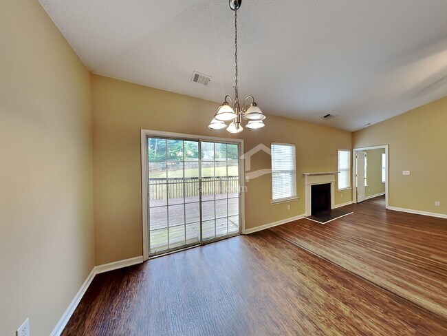 Foto del edificio - 2135 Beckenham Pl