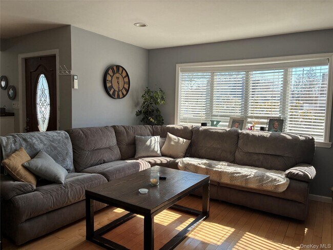 Foto del edificio - 65 Morning Glory Rd