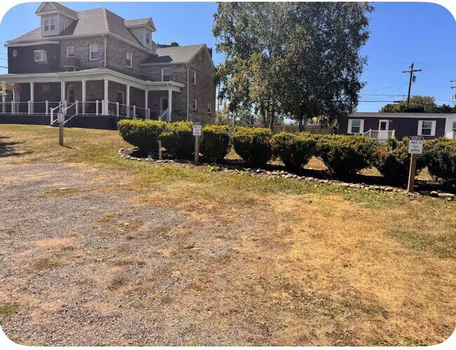 Aparcamiento exterior - 664 New Castle Road