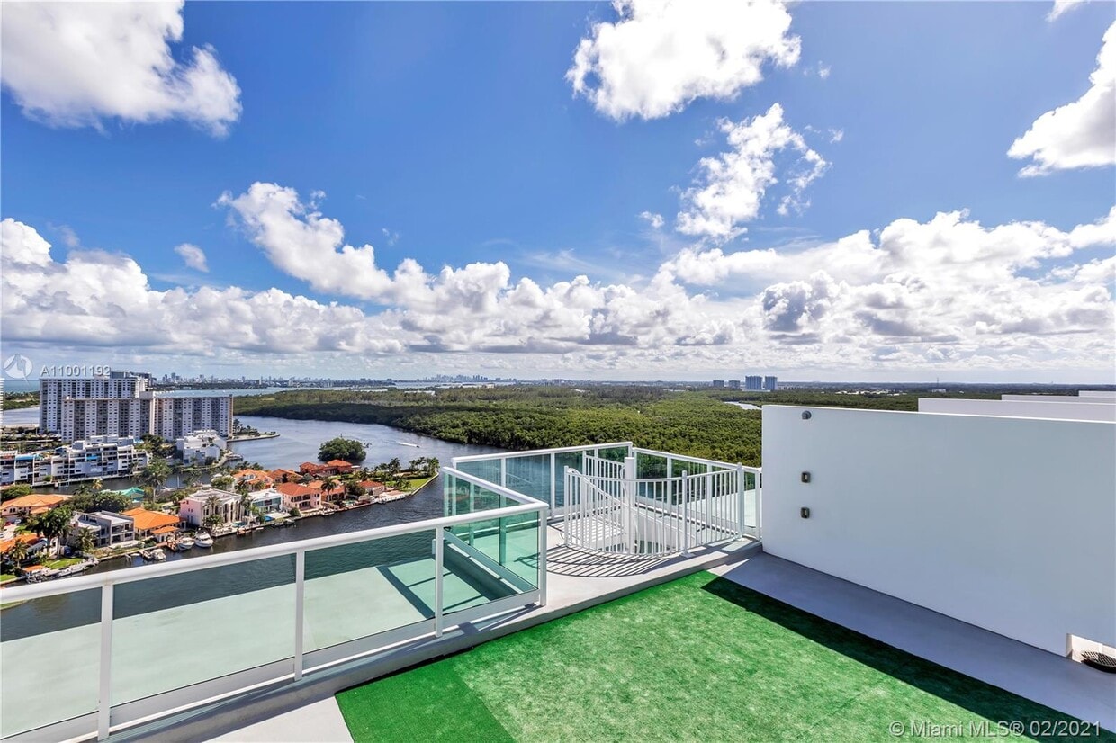 Primary Photo - 400 Sunny Isles Blvd
