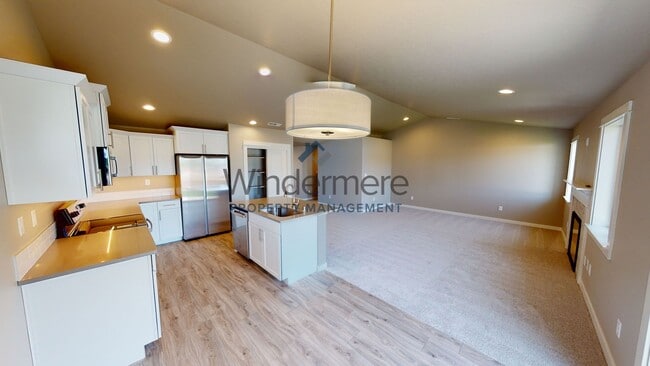 Building Photo - 1493 Theresa Ave