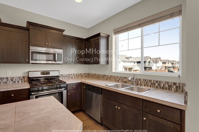 Building Photo - Charming Three-Bedroom Townhome with A/C a...