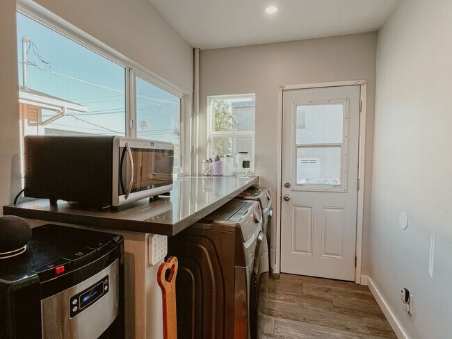 Foto del edificio - 1730 Asbury Dr