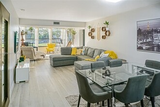 Building Photo - 1715 Whitehall Dr