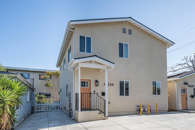 Building Photo - 4624 1/2 Eagle Rock Blvd - House
