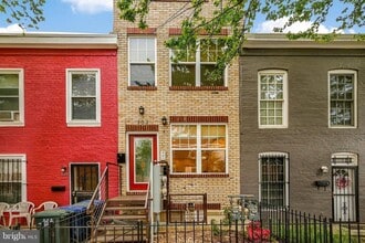 Building Photo - 707 18th St NE