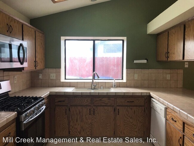 Building Photo - 4 br, 2 bath House - 4948 W. Chestnut Ave