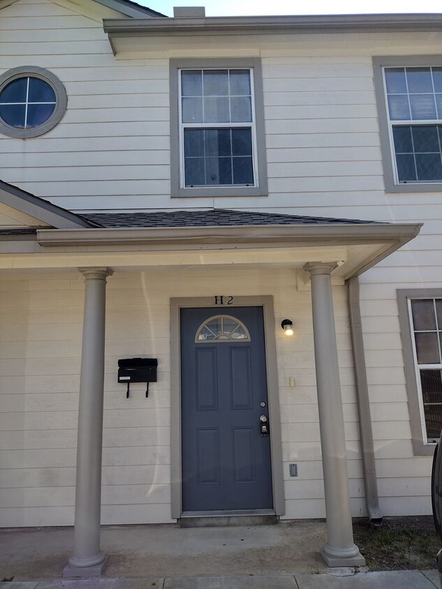 Primary Photo - Duplex For Lease