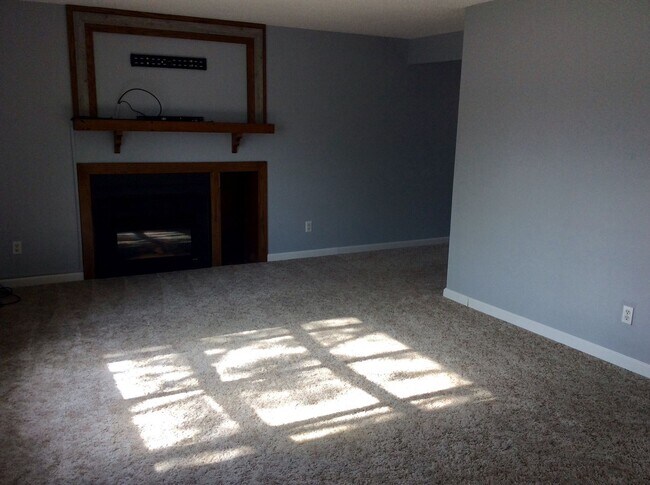 Foto del edificio - 2 bedroom, 2.5 bath Condo available in August