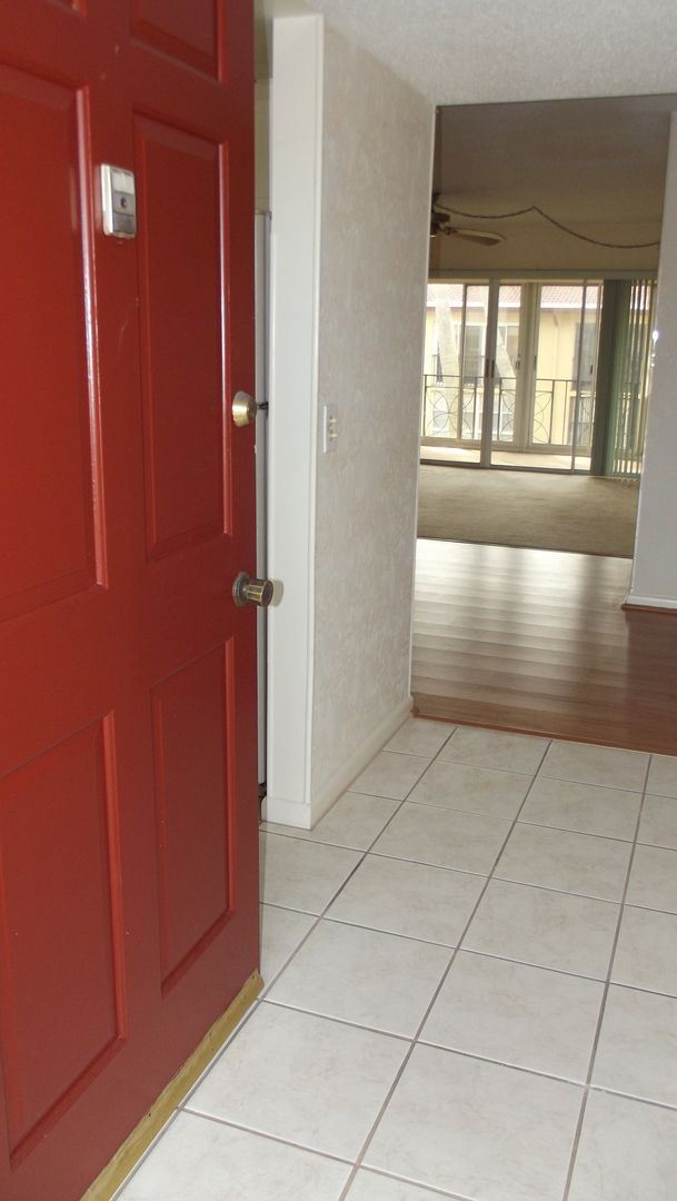 Building Photo - 10280 Imperial Point Dr W