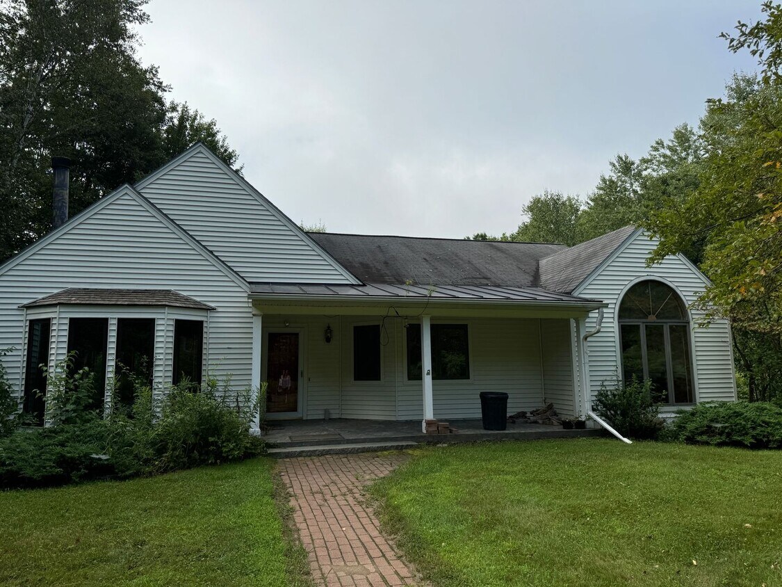 Primary Photo - 3 Bedroom Ranch in Lebanon