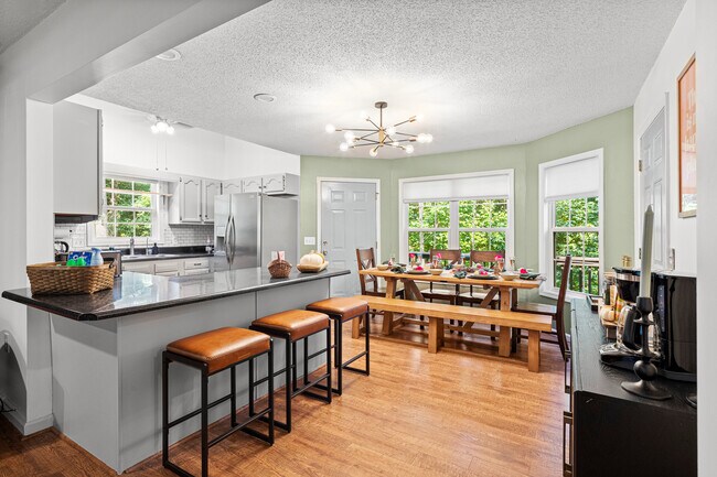 Foto del edificio - 28 Grove Garden Ave