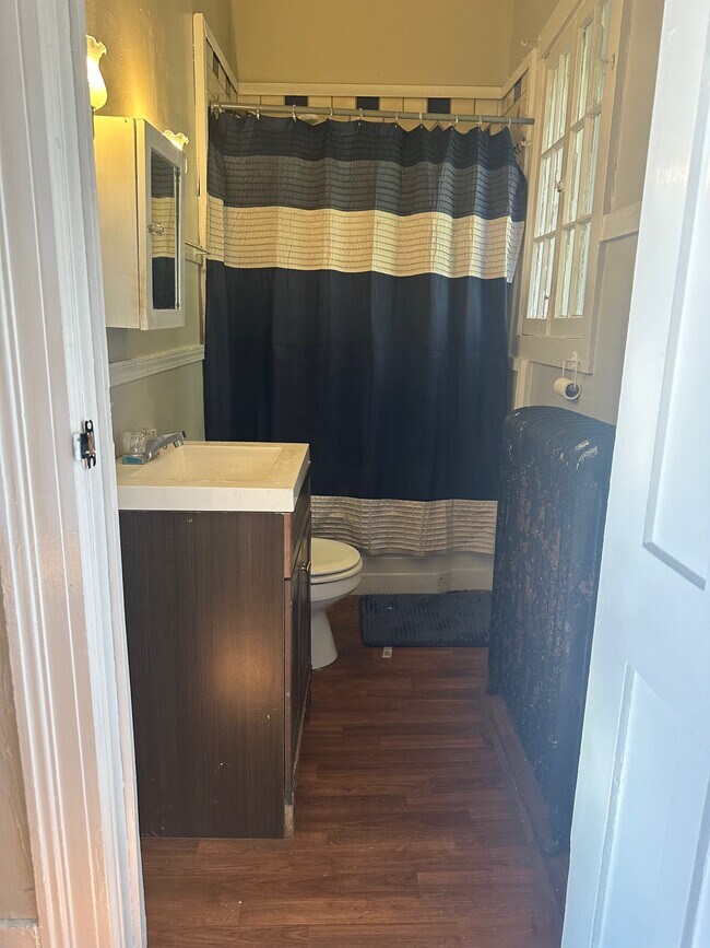 Foto del edificio - 4618 Hall Rd