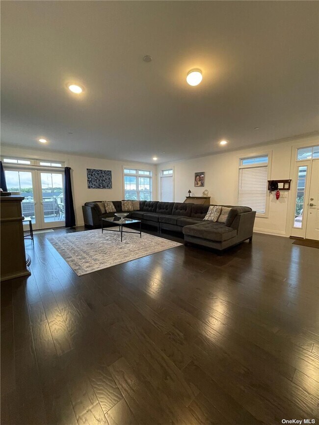 40104 Silver Birch Ln, Plainview, NY 11803 Townhome Rentals in