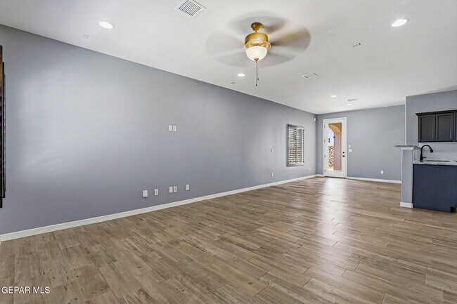 Foto del edificio - 2120 Honour Point Pl
