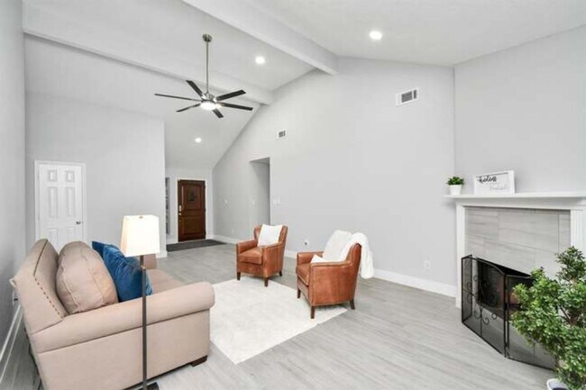 Building Photo - 5215 Rivertree Ln