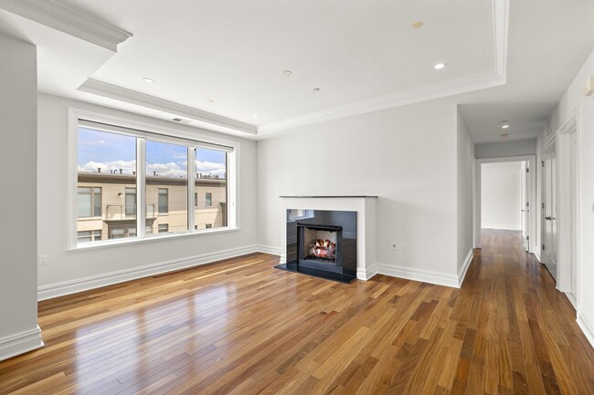 Building Photo - 250 Henley Pl
