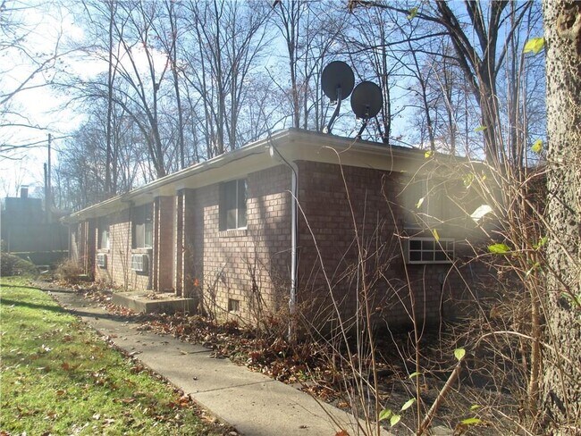 Back corner unit C - 460 Wells Dr