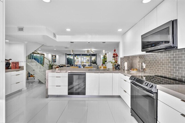Foto del edificio - 823 NE 26th Ave