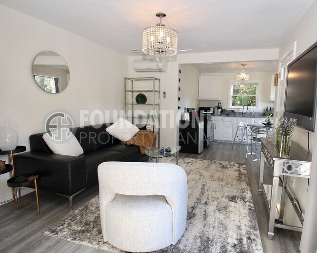 Photo - Creative Cottage Retreat – Near Downtown San Anselmo- Music Studio - A/C - FOUNDATION House